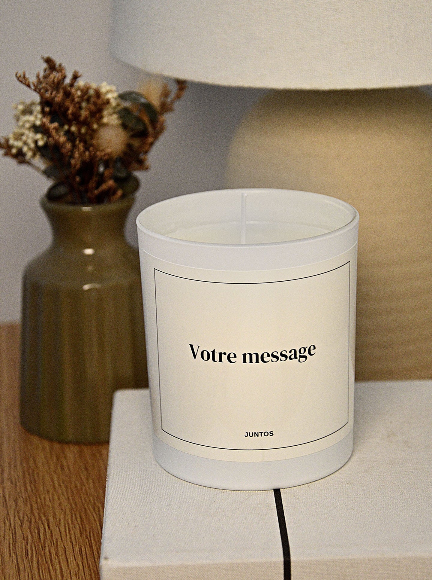 Ajoutez une touche spéciale à n'importe quelle occasion avec une bougie parfumée personnalisée et votre message sincère.