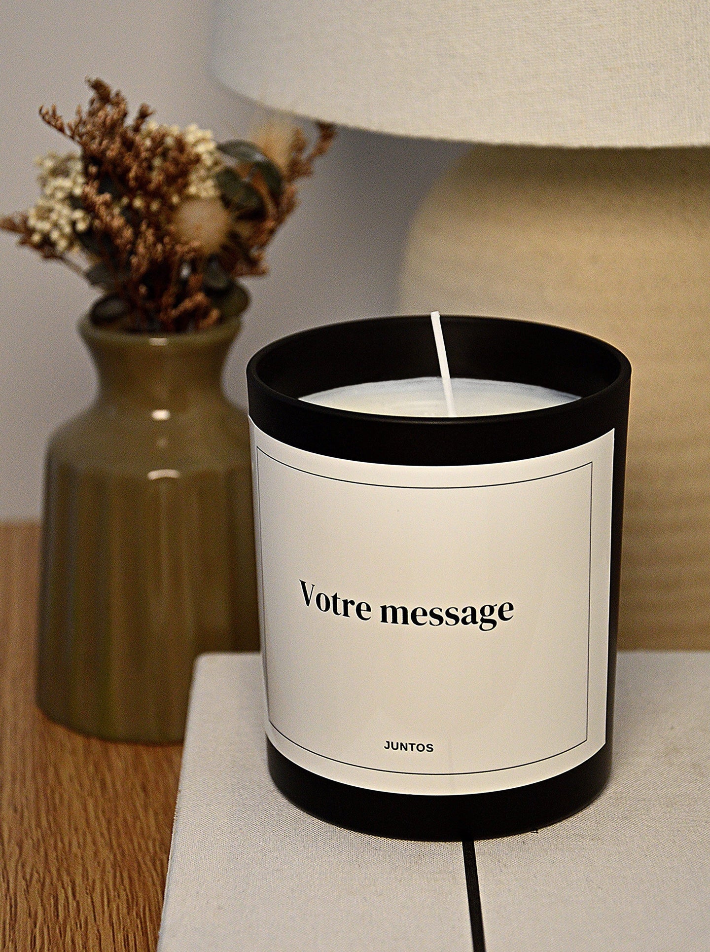 Ajoutez une touche spéciale à n'importe quelle occasion avec une bougie parfumée personnalisée et votre message sincère.