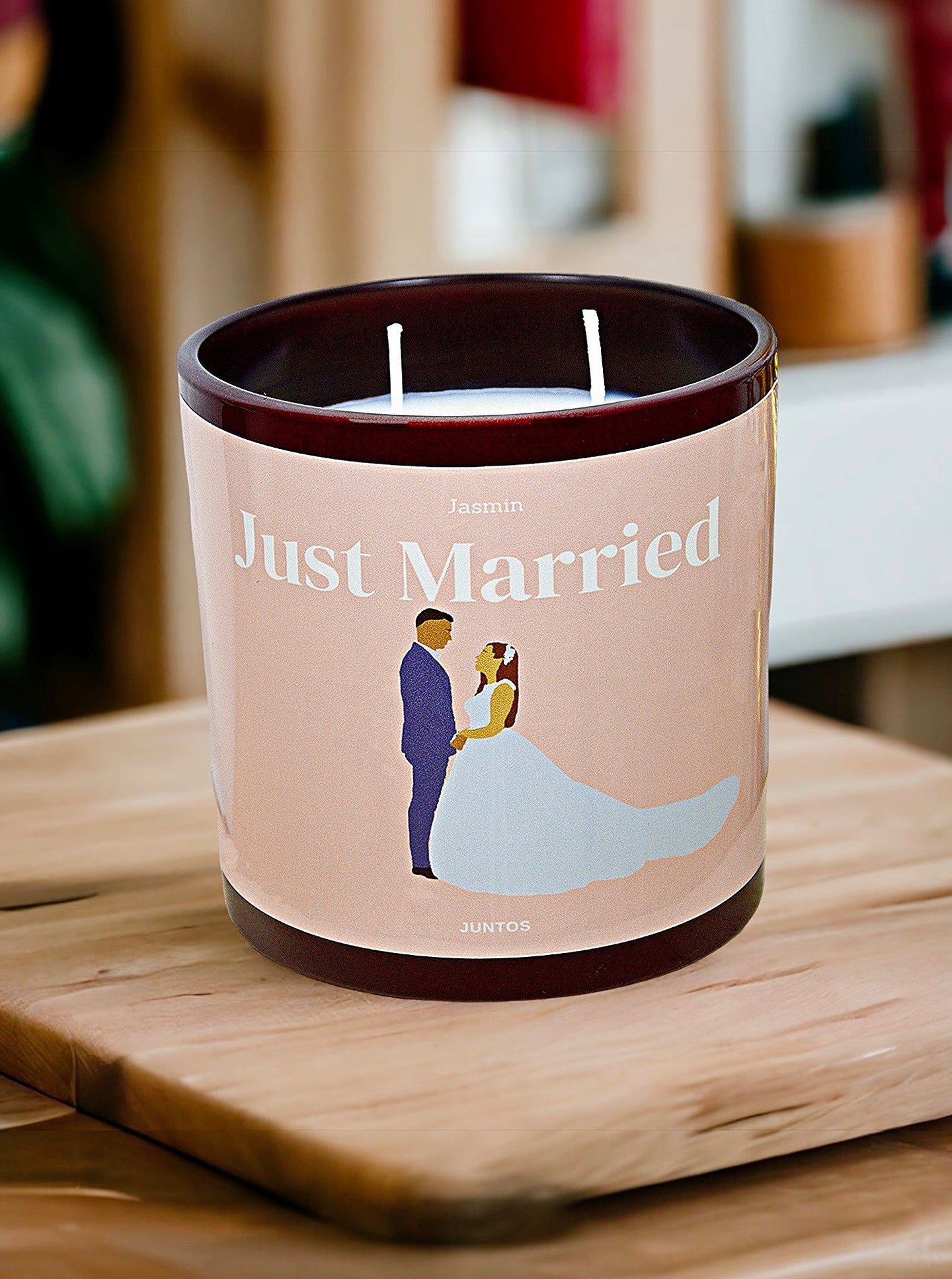 Bougie illustration photo personnalisée avec une photo d'un jeune couple marié, créant une ambiance paisible et relaxante