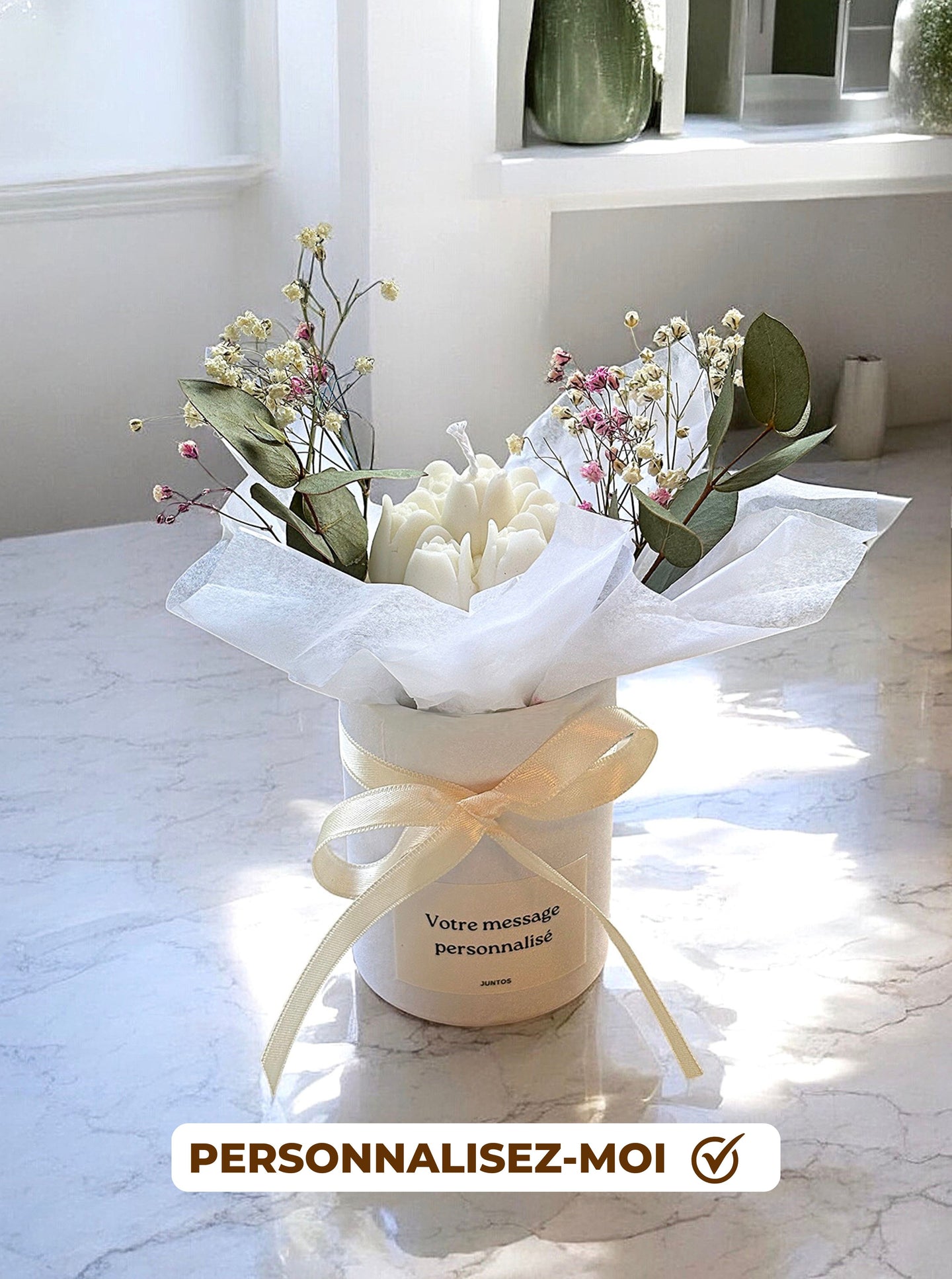 Bougie bouquet moulée avec fleurs séchées et étiquette personnalisée