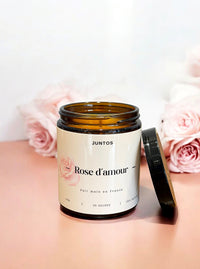  Bougie parfumée Rose d'Amour en cire végétale
Découvrez la bougie Rose d'Amour, fabriquée en France avec une cire végétale naturelle et un parfum de Grasse.