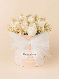 Bouquet de 12 tulipes en bougie moulée artisanale avec fleurs séchées