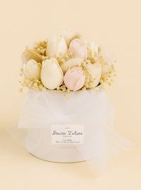 Bouquet de 12 tulipes en bougie moulée artisanale avec fleurs séchées