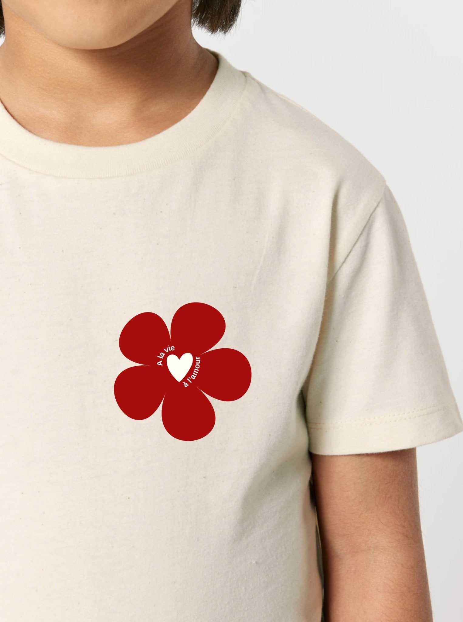 Détail de la fleur bordeaux et inscription blanche, T-shirt enfant coton bi