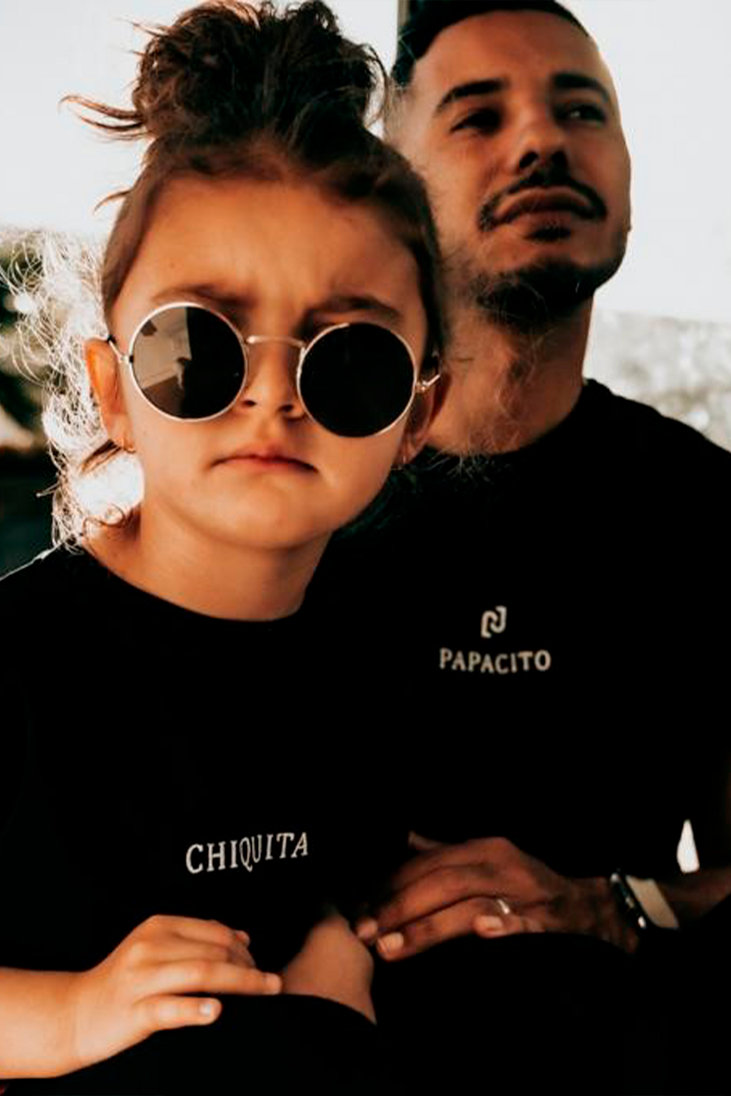 T-shirts "Papacito" et "Chiquita" en coton bio pour homme et petite fille.