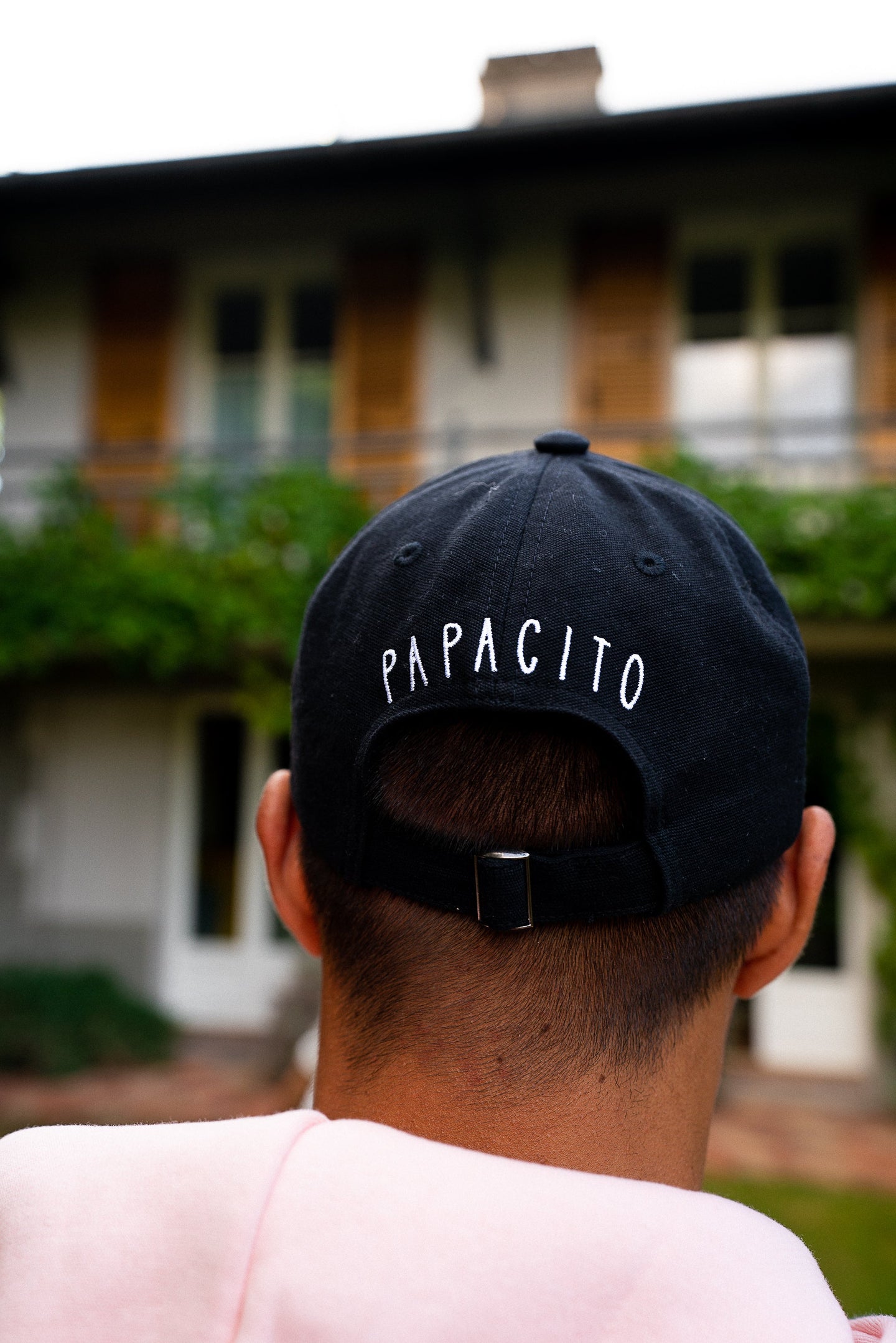 Casquette papa "Papacito" en coton bio, avec broderie et languette ajustable. Fabriquée au Portugal.